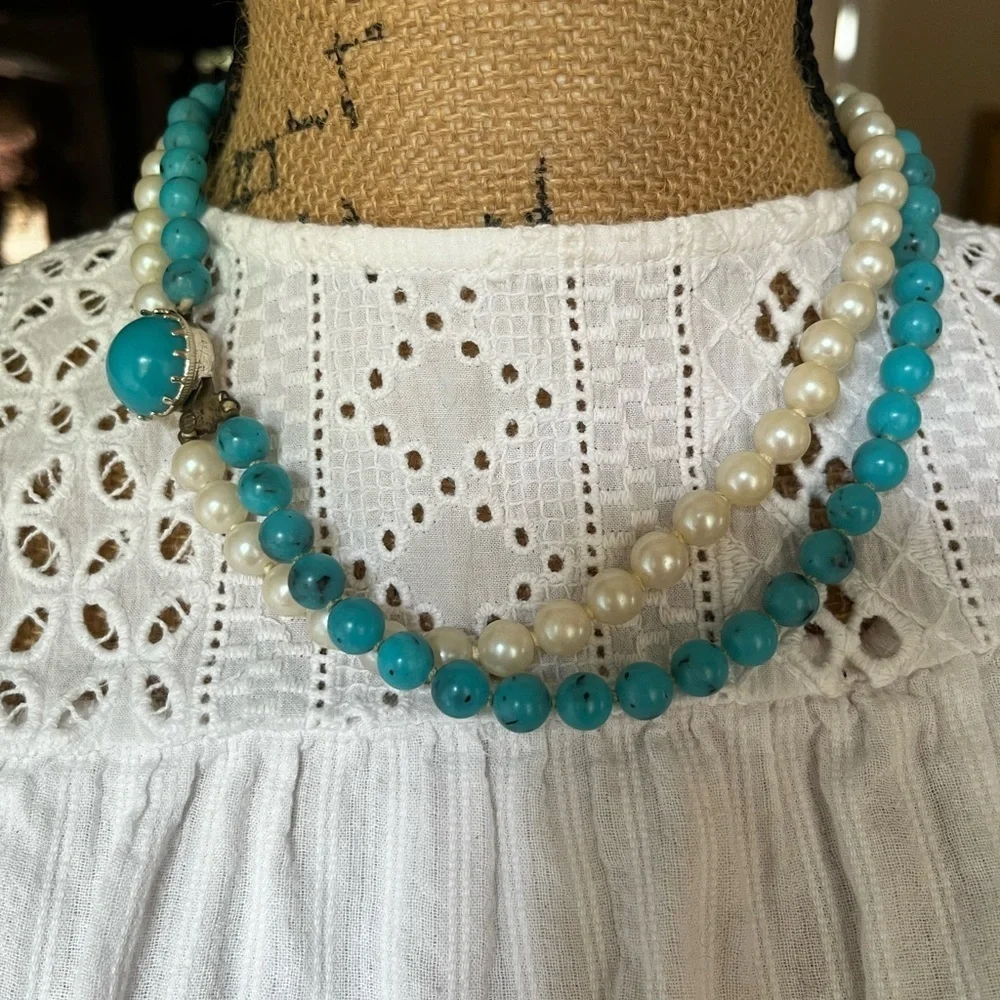 Elegant Pearl and Turquoise Necklace vintage 18”